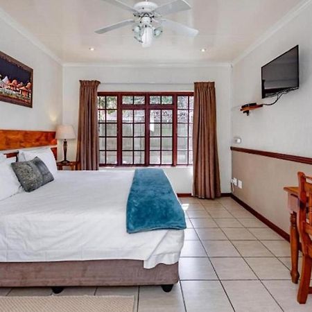 The Link Guest Lodge Kempton Park Eksteriør bilde