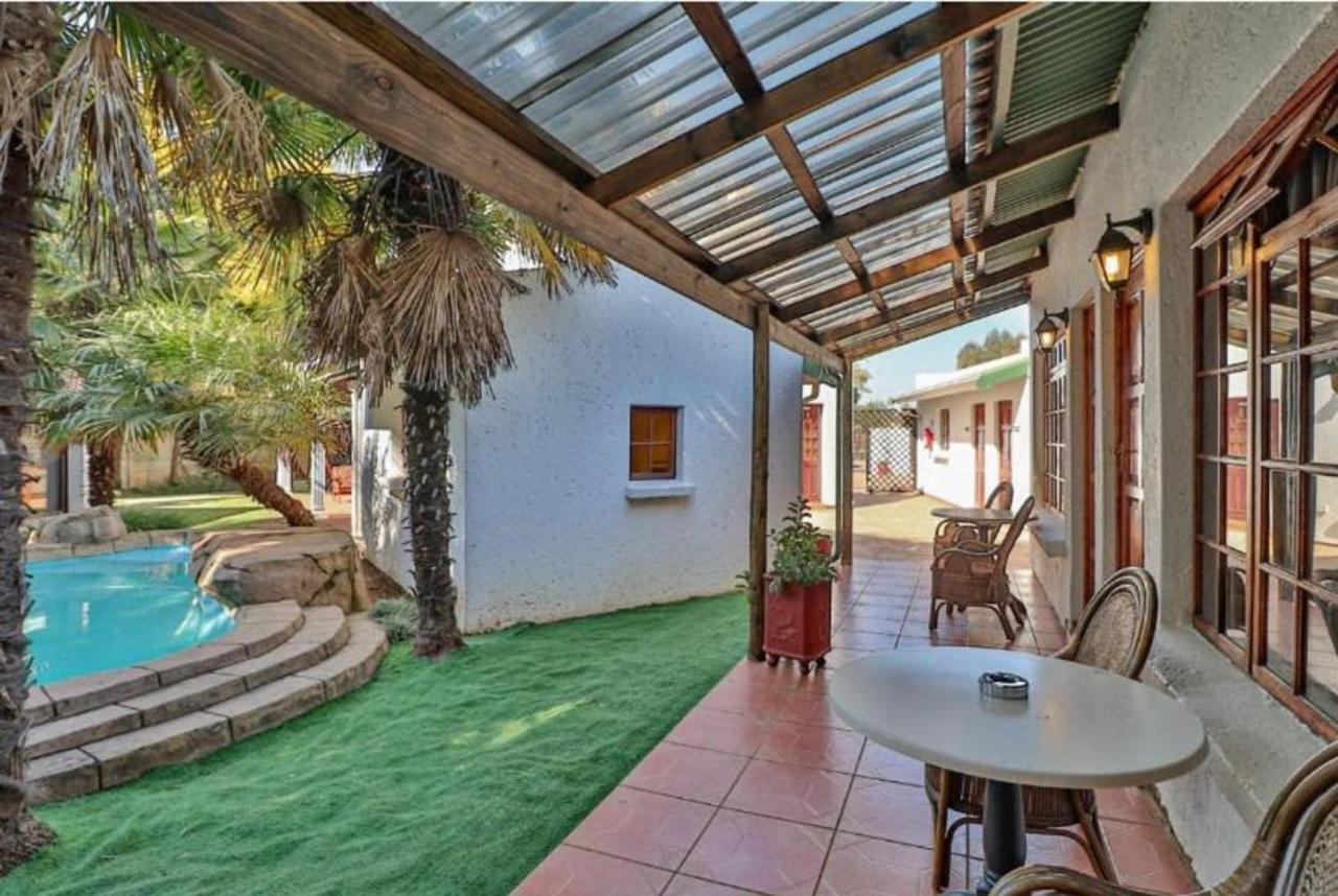 The Link Guest Lodge Kempton Park Eksteriør bilde