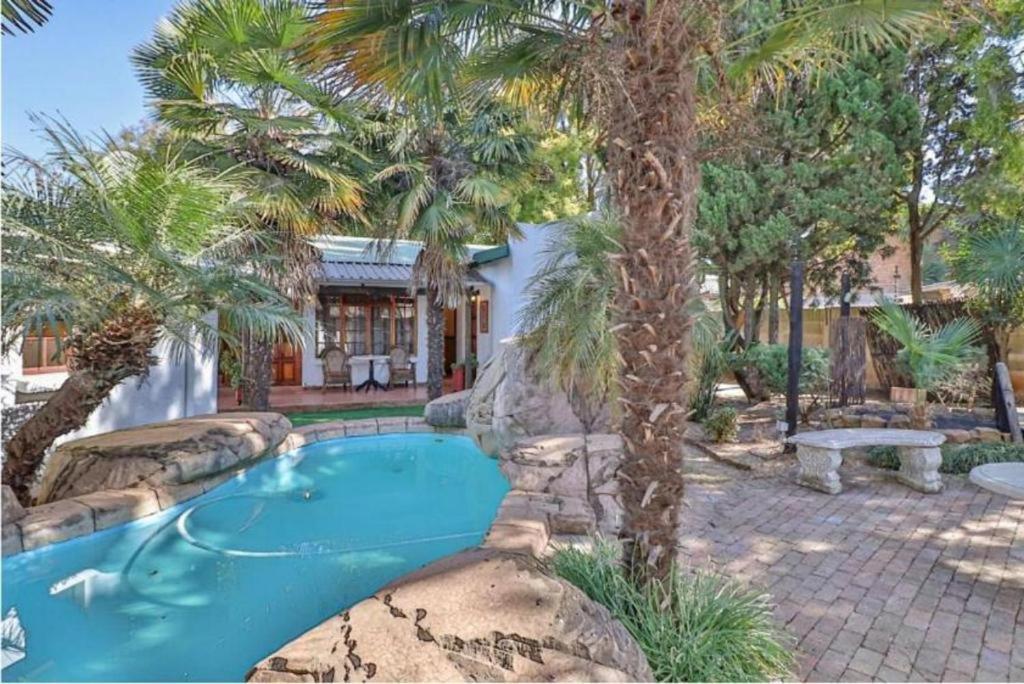 The Link Guest Lodge Kempton Park Eksteriør bilde
